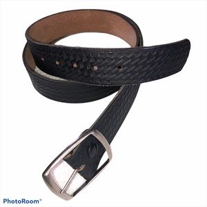 NATURAL REFLECTIONS Embossed leather belt EUC 43”